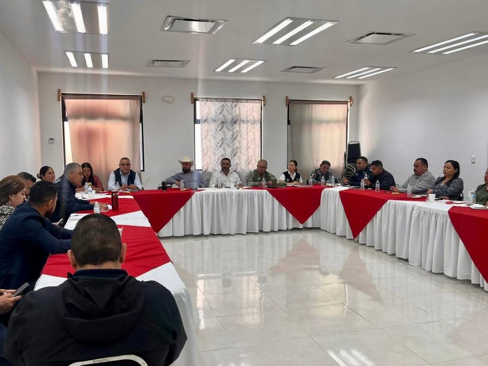 🔴En representación de la presidenta municipal, Dra. Edith Orozco, asistió el Prof. Humberto...