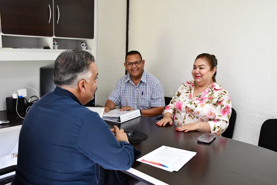 💬Con diálogo, gestión y trabajo coordinado, el H. Ayuntamiento de Cuencamé continúa tocando...