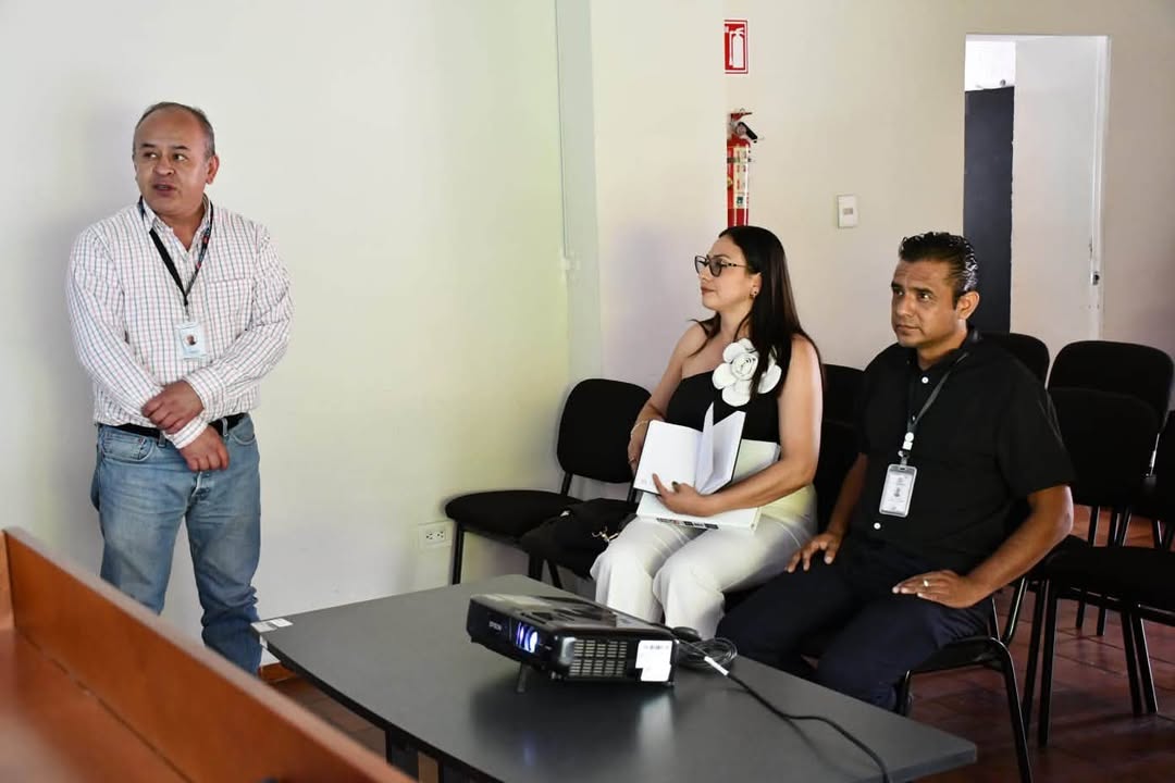 🔘La 𝐃𝐫𝐚. 𝐄𝐝𝐢𝐭𝐡 𝐎𝐫𝐨𝐳𝐜𝐨 𝐌𝐚𝐜𝐡𝐚𝐝𝐨, Presidenta Municipal, sostuvo una reunión de trabajo en la S...
