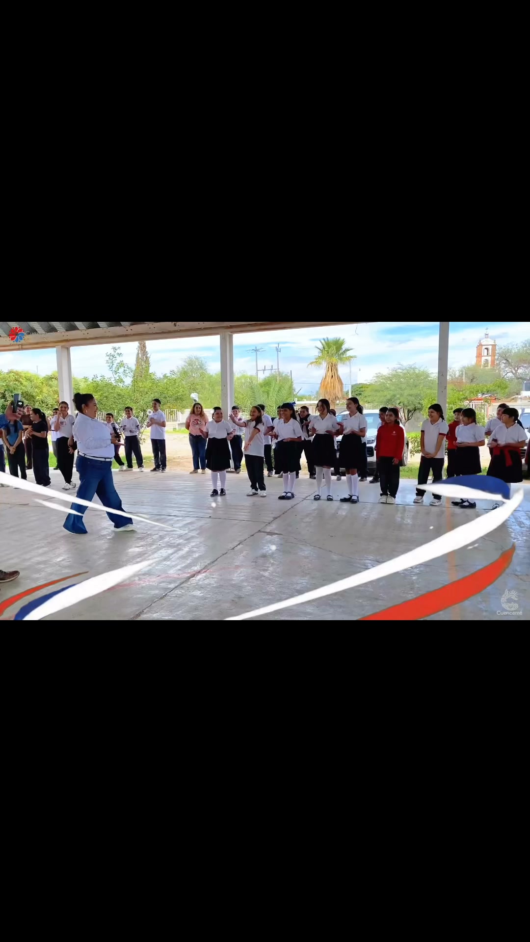 Durante su visita a las escuelas, la Dra. Edith Orozco Machado se divirtió y compartió momen...