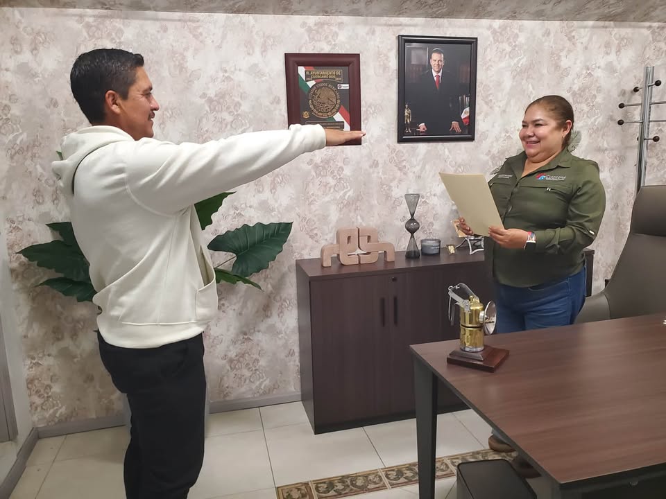 La presidenta municipal, Dra. Edith Orozco Machado, tomó protesta a José Martín Quiñonez Mén...